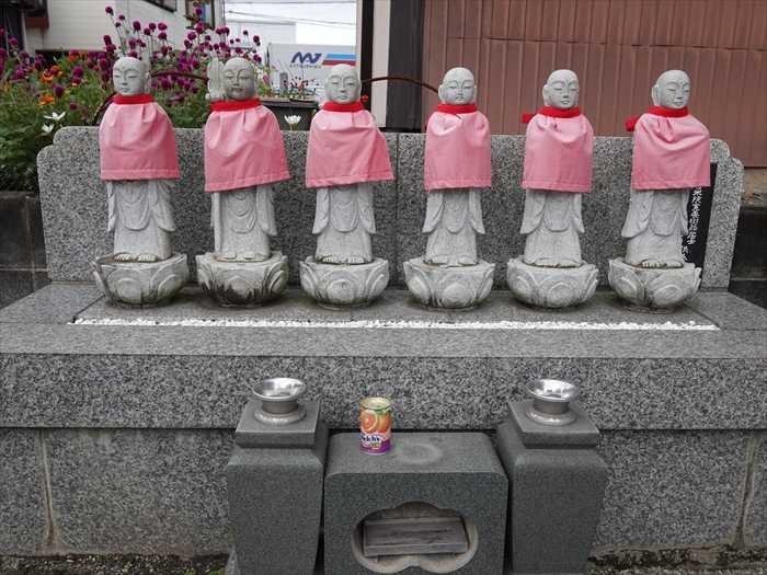 六地蔵の石像